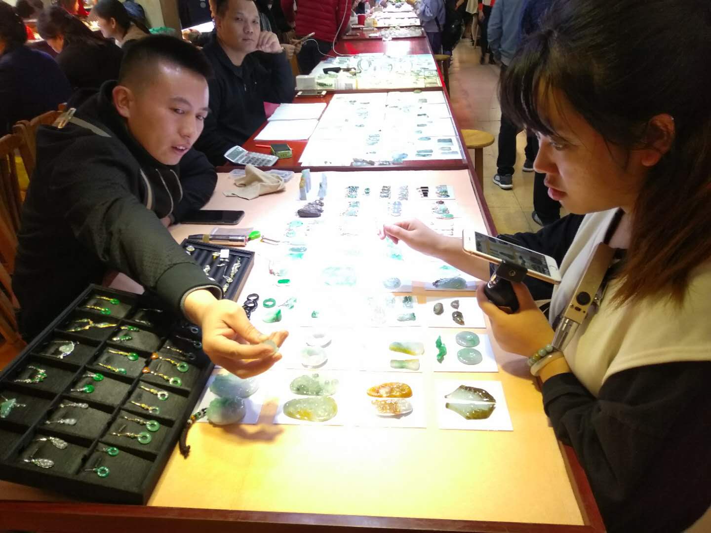 和田玉与天然翡翠,《一半海水一半火焰》