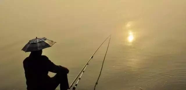 钓鱼人难免有磕磕碰碰,钓鱼保护肘关节