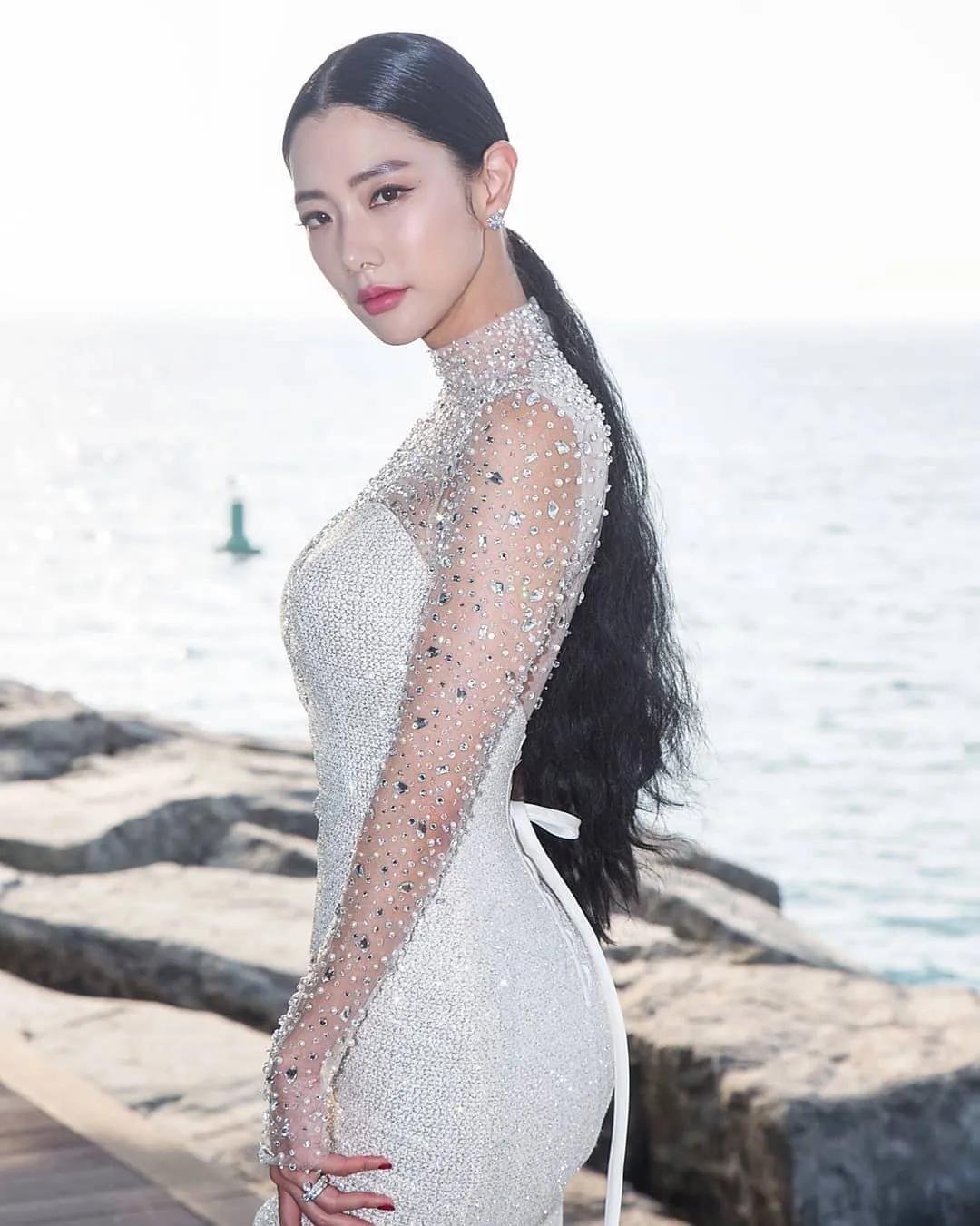 李成敏身材写真照片,拥有魔鬼身材的李成敏