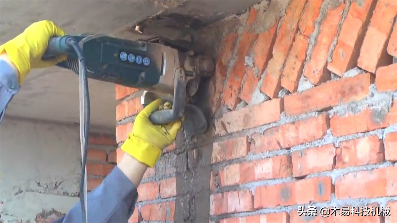 大叔研发“开槽神器”，每分钟8000转，90度角都能一次切完