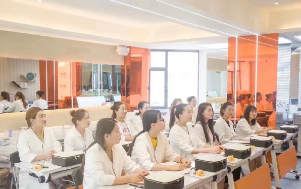 白银附近明星化妆师培训要多久,白银化妆师培训哪家专业