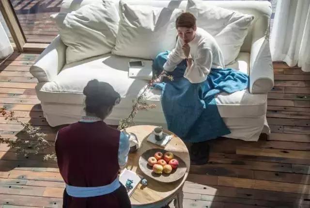 49岁大叔建石头房,50岁大叔花了2800娶个媳妇