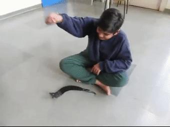 穷人的乐高什么样?印度大佬用垃圾做的玩具,火了