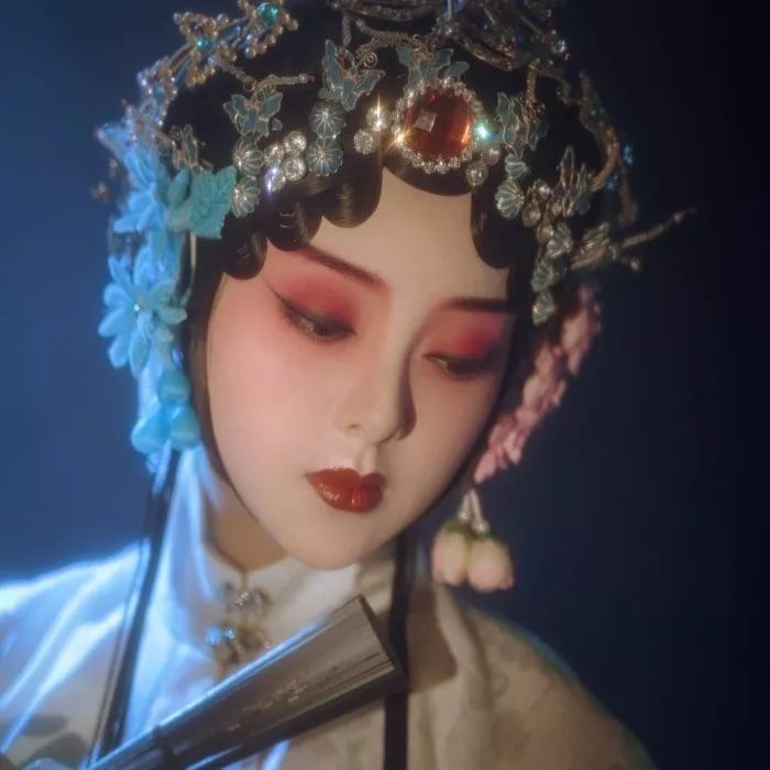 不染世俗的古风女头真人,有意境古风女头真人版