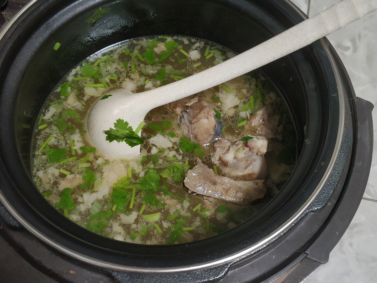 炖骨头汤记住二放二不放,炖大骨头汤时牢记两放三不放秘诀