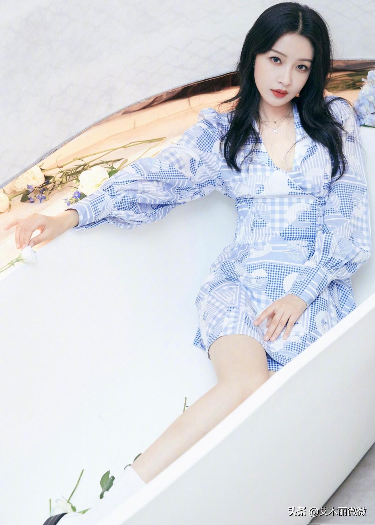 孙怡黑天鹅抹胸长裙,孙怡露背长裙