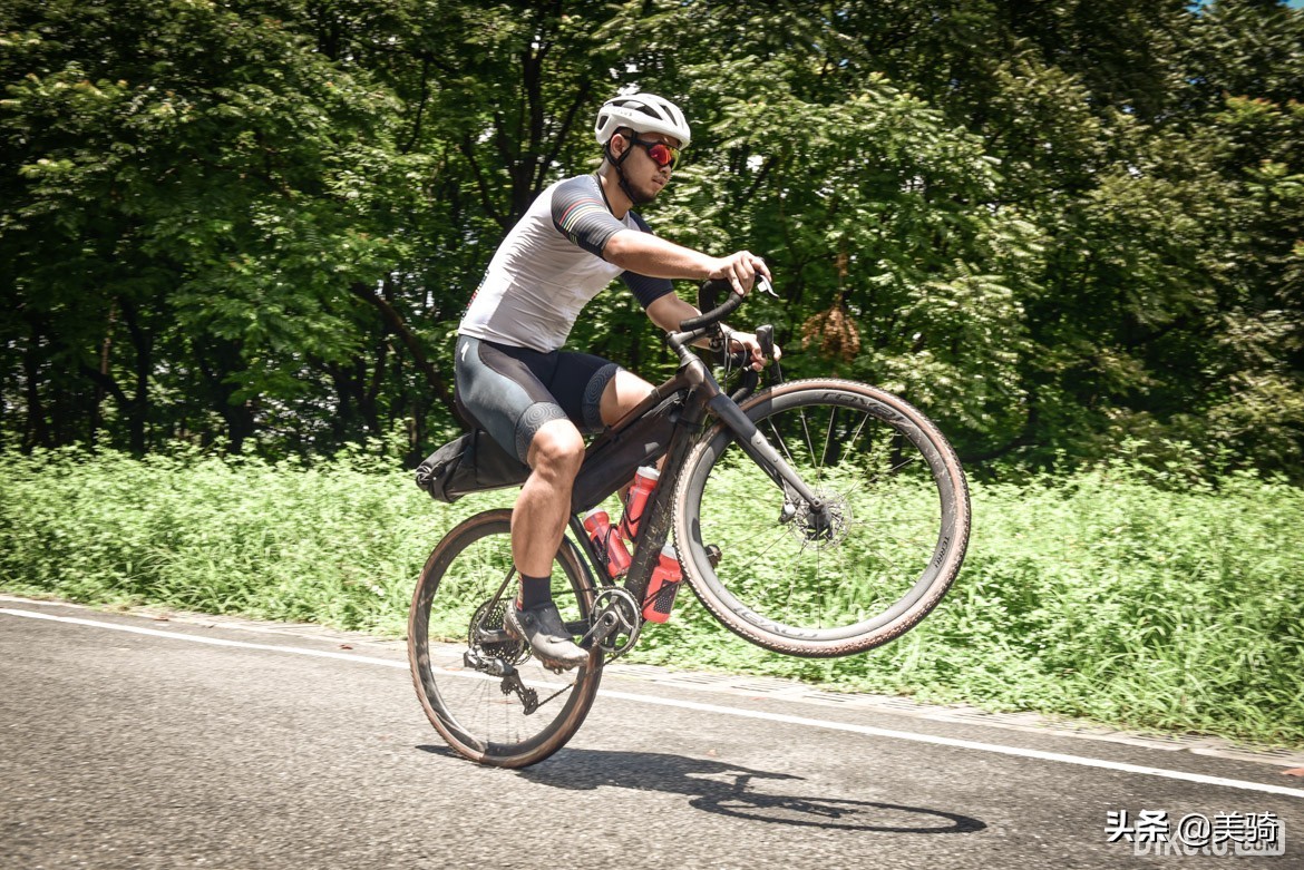 冒险砾石公路车评测,闪电公路车s-workssl7入门级