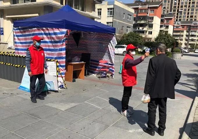 奋战在抗疫一线巾帼英雄们,坚守在疫情防控一线的勇士们