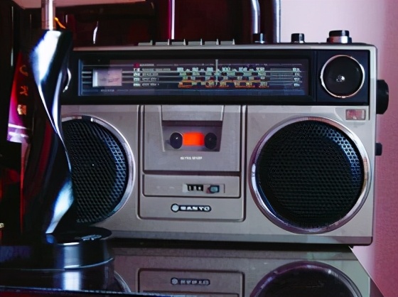 卡座创意收纳,卡座桌椅现代轻奢舒适