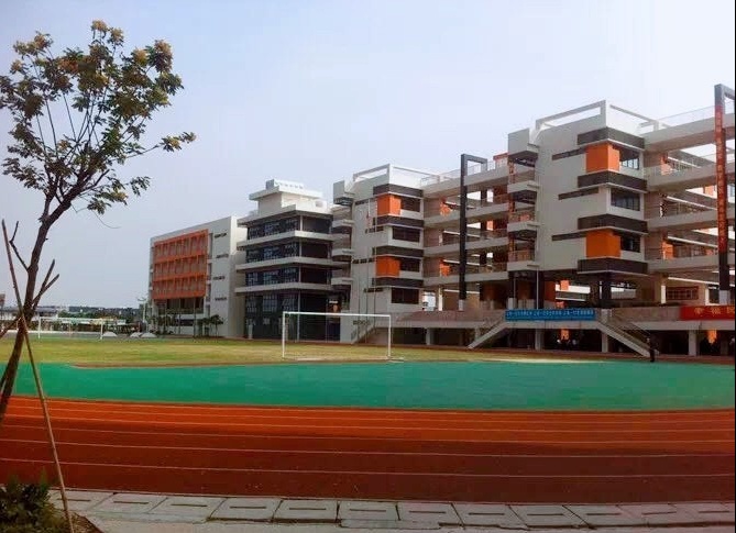 远离城市喧嚣的山林深处的房子,自然和繁华兼得的梦想居所