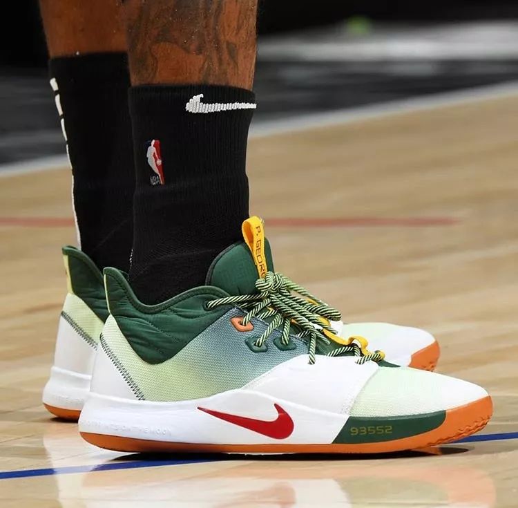 詹姆斯21代篮球鞋nba球员上脚,nba球星上脚球鞋詹姆斯18low