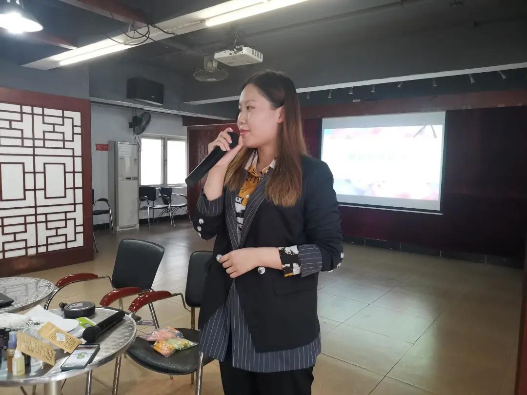 简单的自制润唇膏做法,自制一支润唇膏最好的配方