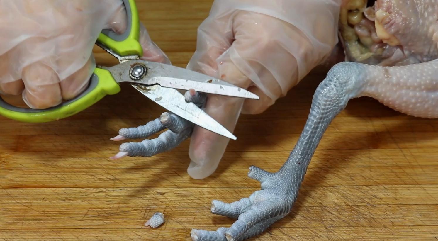 养鸡看外表听声音看粪便识鸡病,养鸡必须掌握鸡的十大生理习性