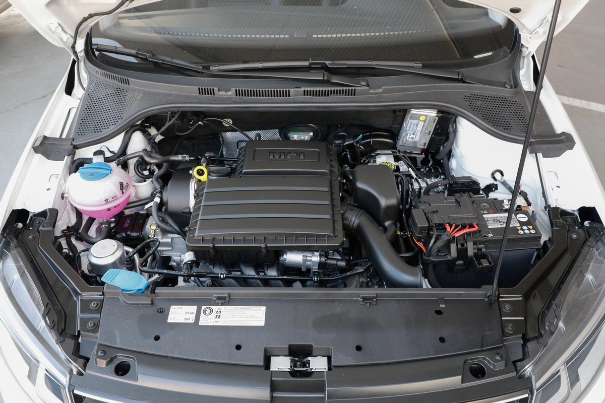 桑塔纳开空调为什么响声大,17款桑塔纳浩纳开空调抖动