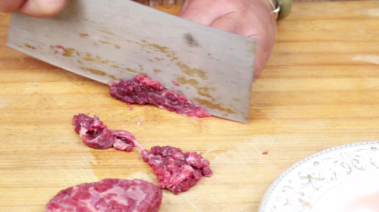 爆炒牛肉怎么炒又嫩又好吃,炒牛肉用牛肉的哪个部位的肉最好