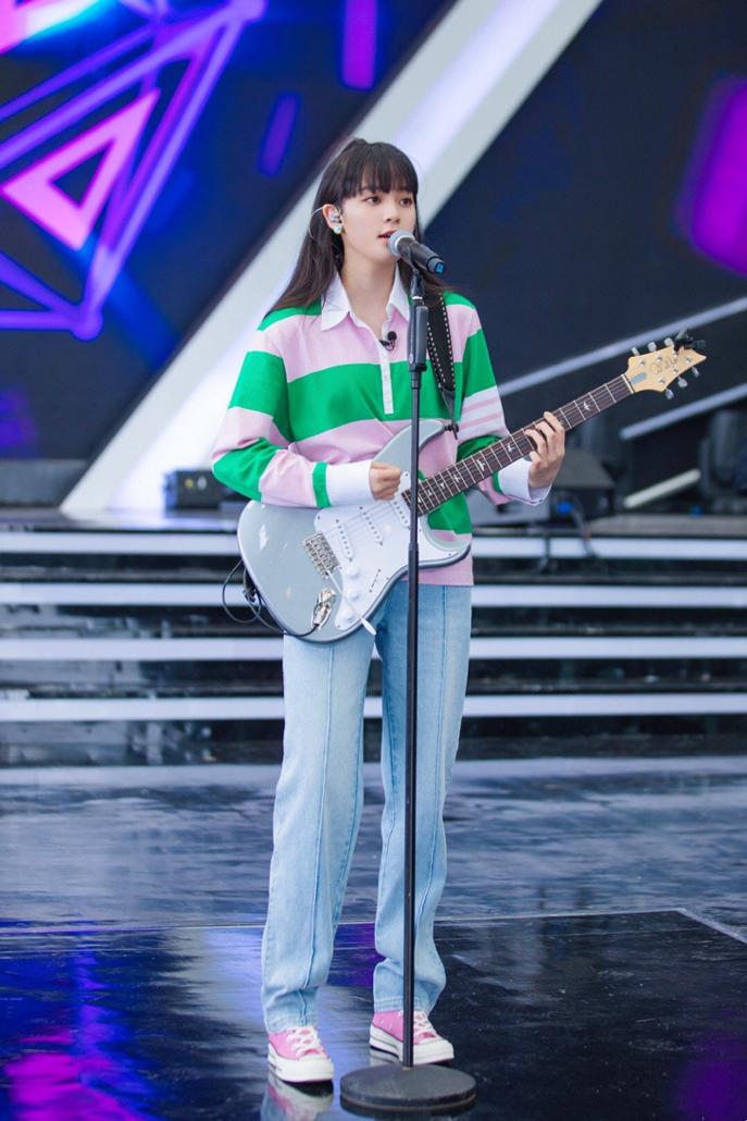 今年流行的鞋子帆布鞋,帆布鞋时尚与运动的完美结合