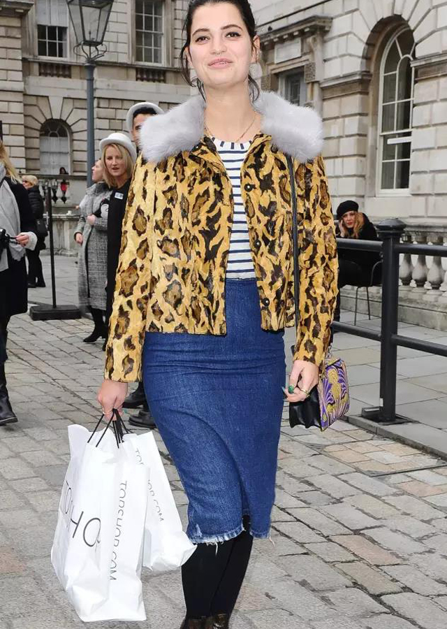 条纹显瘦上衣穿搭,哪种条纹上衣不显胖