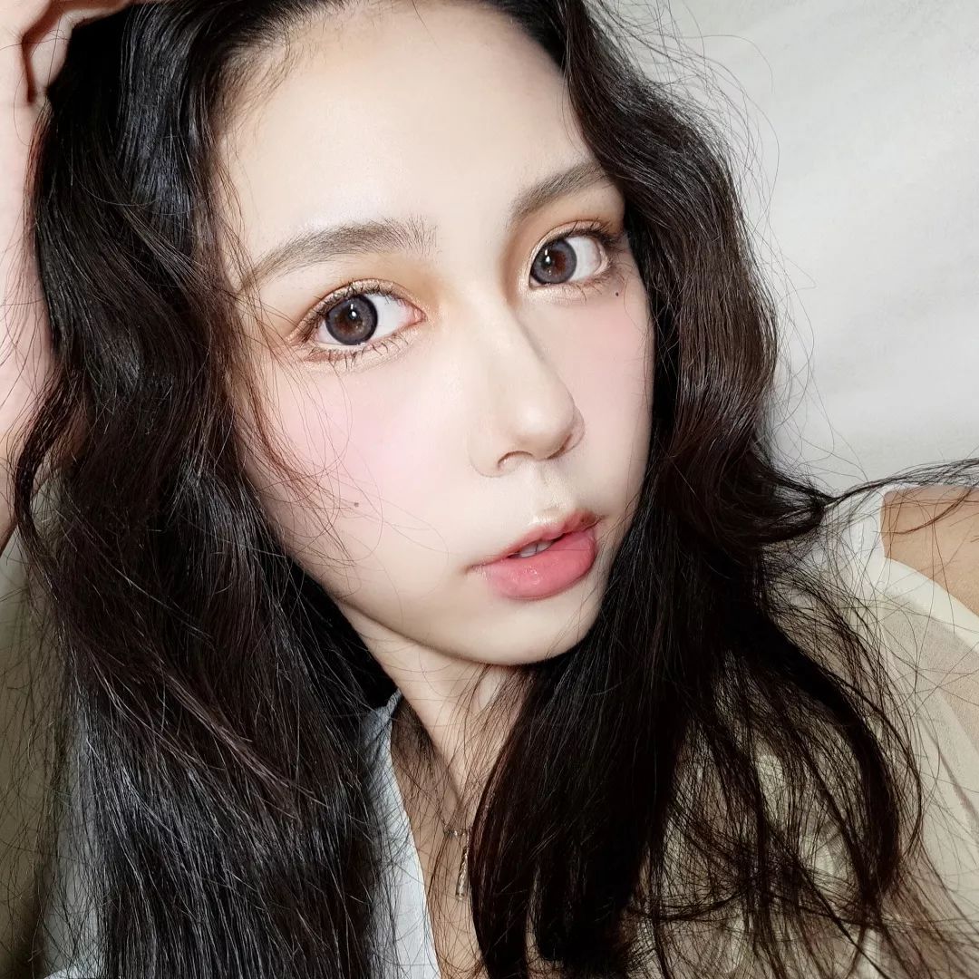 拍婚纱照戴不戴美瞳效果对比,拍婚纱照为什么要戴美瞳