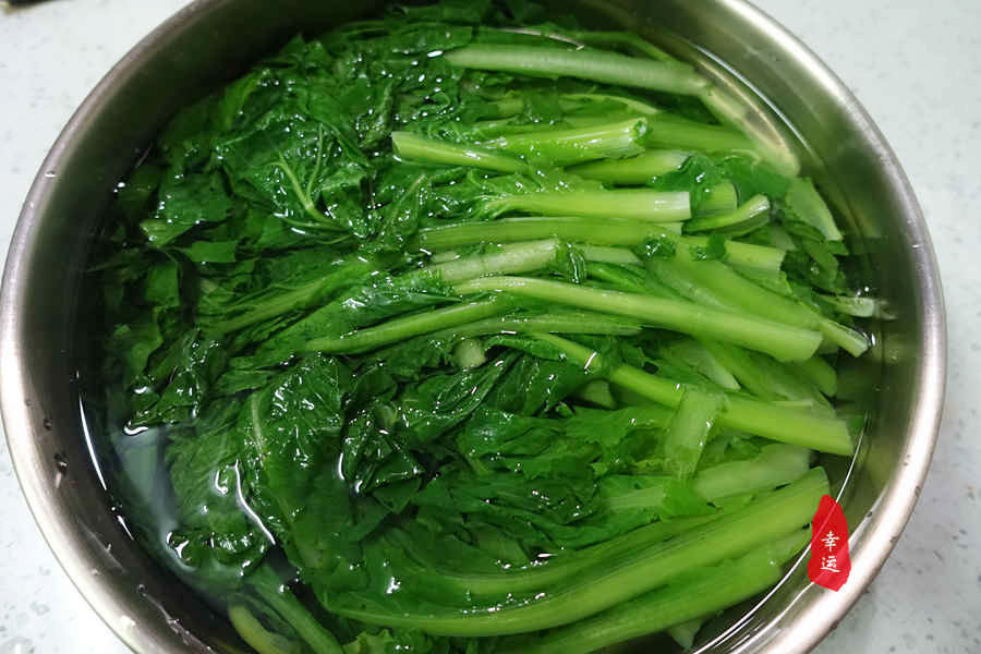 又白又大汁水四溢的包子,又软又好吃的包子