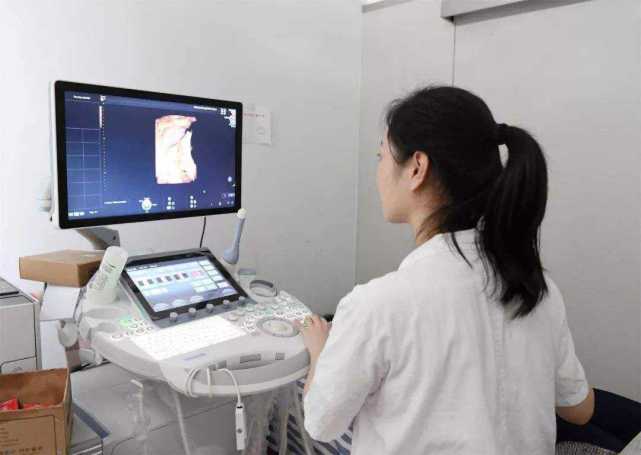 做B超检查时,有时让憋尿,有时又让空腹,这是怎么回事