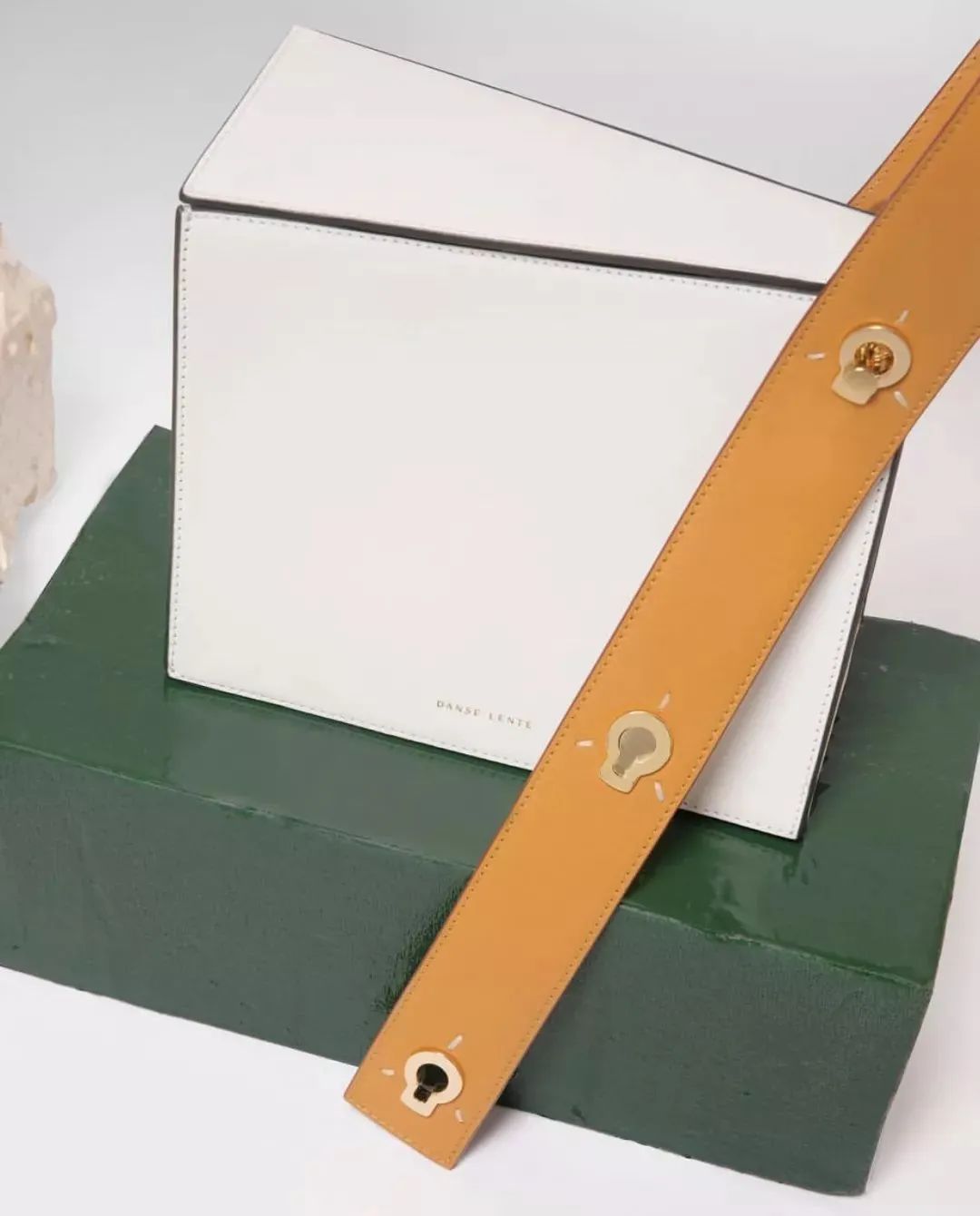 十大入门级轻奢女包千元下,女士小众轻奢品牌包推荐