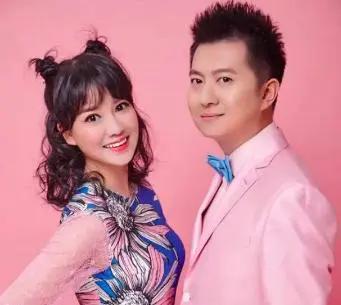 台上同为央视主持人，台下是真夫妻，恩爱幸福堪称天生一对