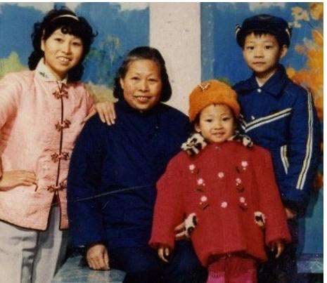 柳岩为什么那么有女人味,柳岩这么迷人为什么就是不红呢