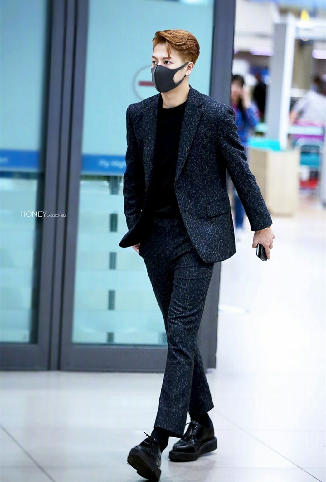 王嘉尔prada西装,王嘉尔fendi上的衣服有多贵