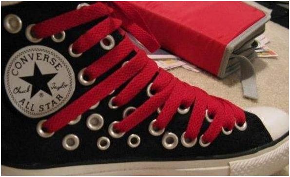 匡威上面的两个孔怎么用,所有匡威侧面都有两个孔吗