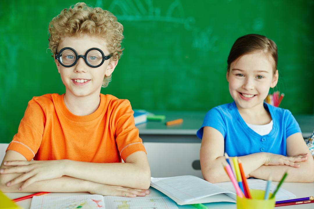 羽毛球可以预防近视是什么原理,预防近视打羽毛球还是乒乓球好