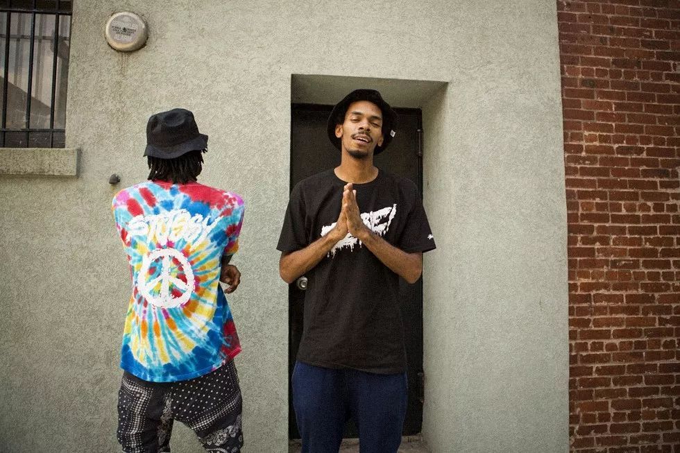 终于,它从街头走上了T台