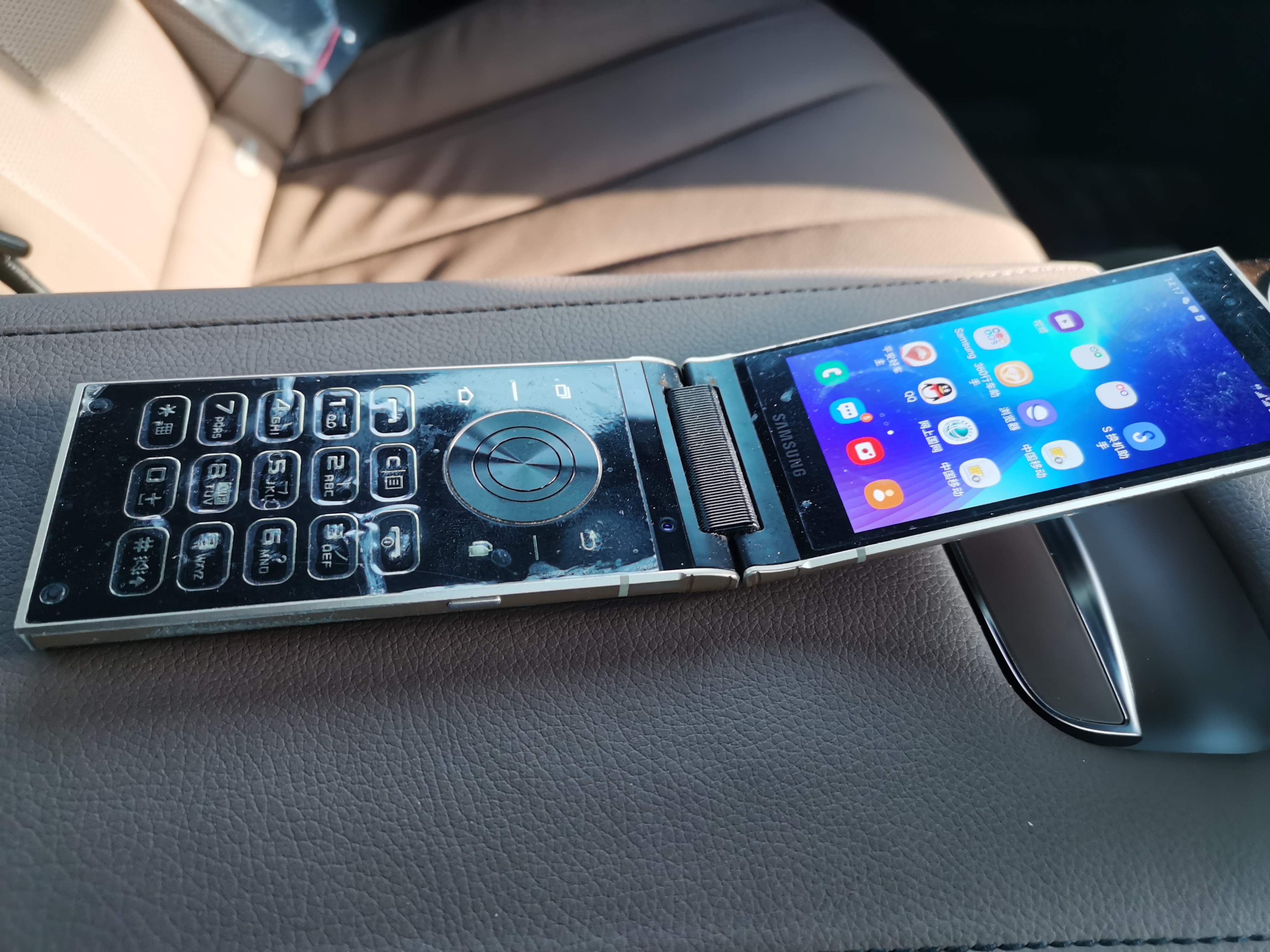 2000多买的三星w2018,2023年还能买三星w2018吗