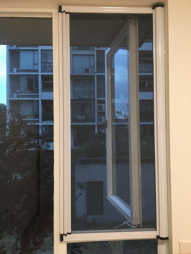 夏天防蚊虫用什么最合适？装纱窗纱门的学徒说了内幕，别再选错了