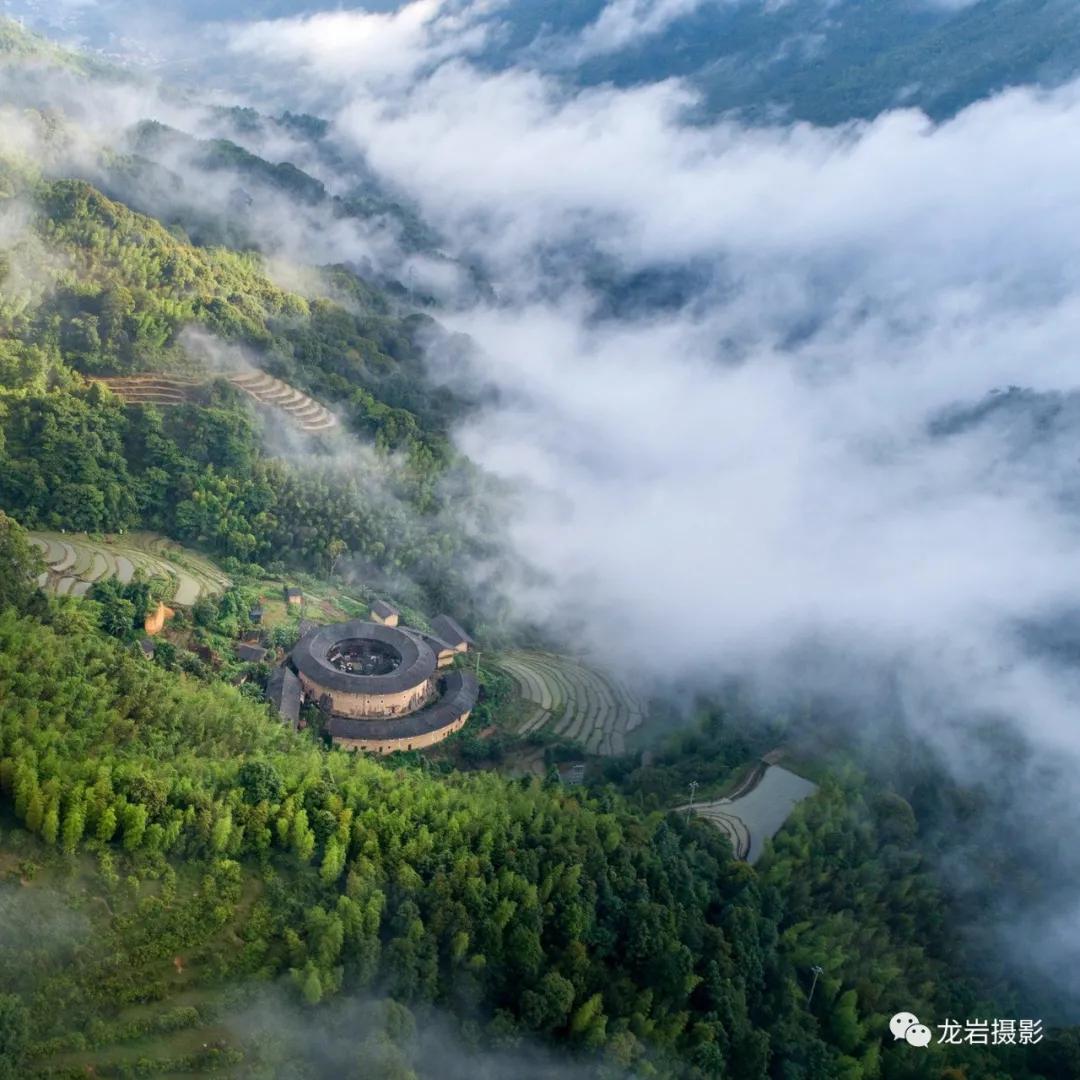 @龙岩人，让我们跟随无人机，一起飞跃闽西