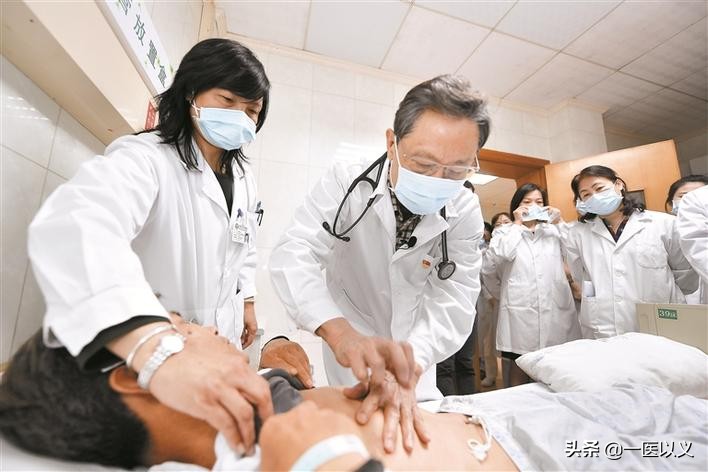 家人生病住院了怎么去安慰家属,家人住院急需手术