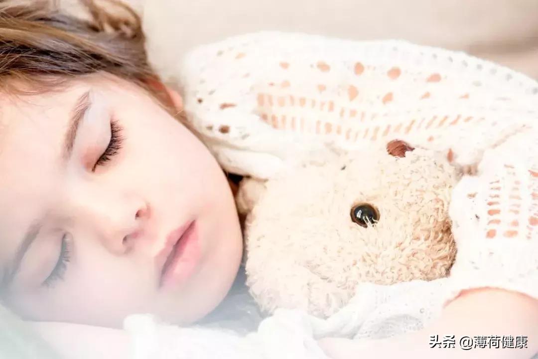 快速入睡黑科技：这8个小技巧，专治睡不着，学会就能10秒睡着