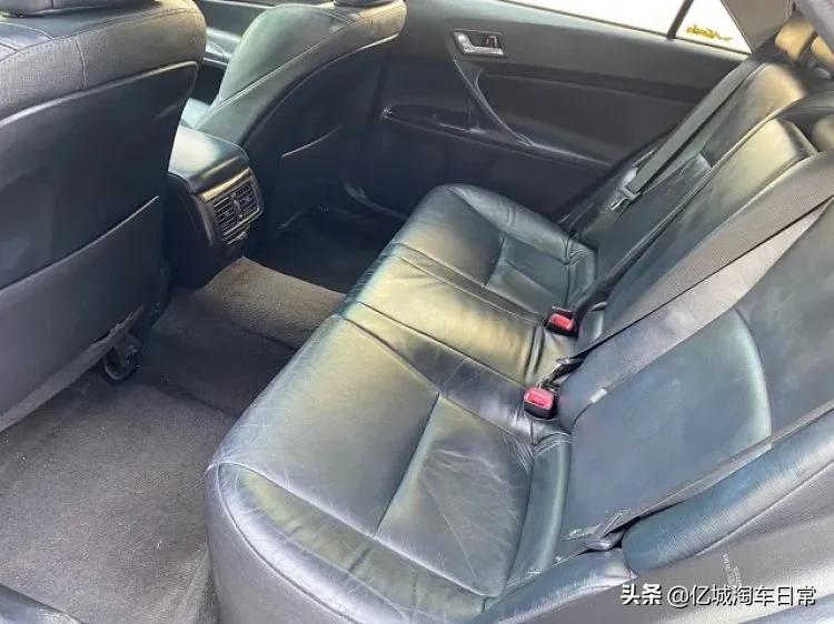 丰田锐志11款10万公里,2011年锐志2.5v风尚菁英版灰色