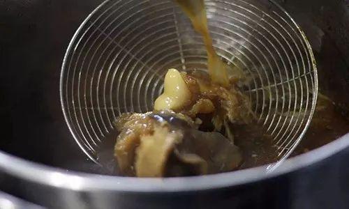 卤菜卤水发苦怎么回事,卤菜的卤水酸了怎么挽救