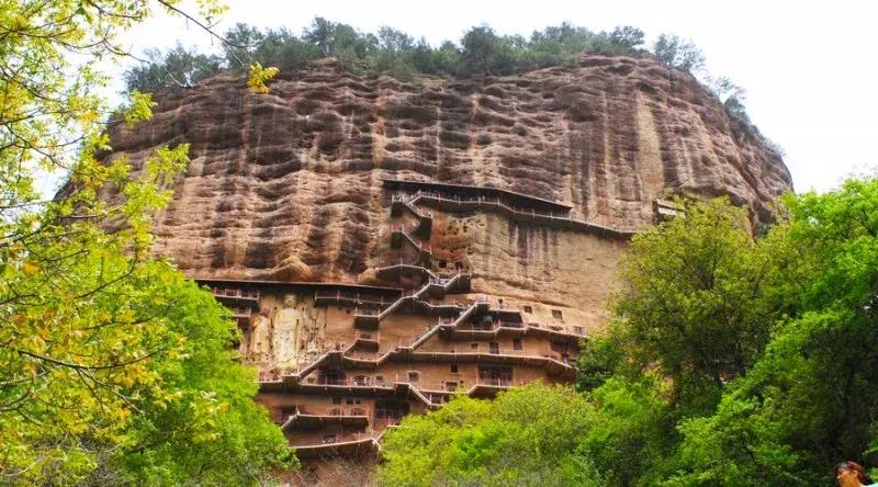 甘肃藏了一座“小江南”，平均气温20度，还有不输敦煌的石窟