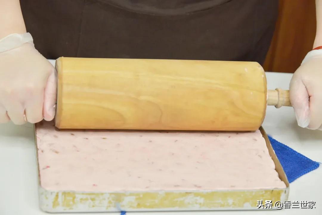 「香兰教程」熬糖版牛轧糖，这样做的牛轧糖好像草莓味的云朵