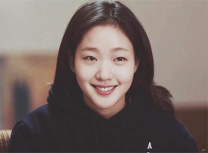 单眼皮的女生还是双眼皮的好看,单眼皮女生必须是双眼皮才好看吗