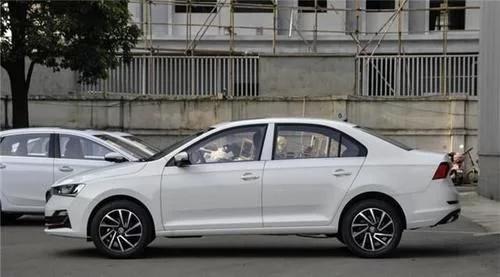 买斯柯达昕锐是掀背吗,大众桑塔纳落地价斯柯达昕锐