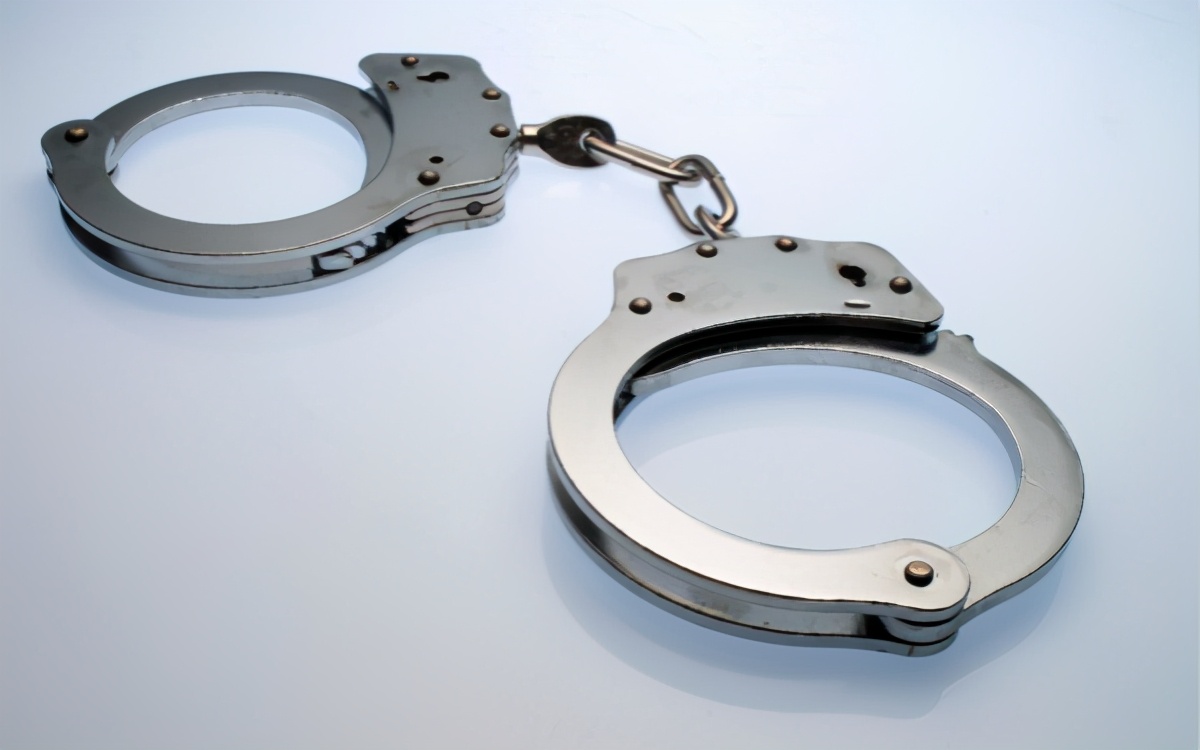 男子买卖假鞋诈骗200万,骗子冒充公安诈骗女子17万多元