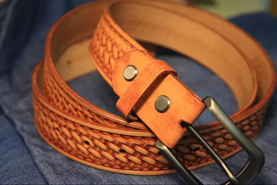 能给圣诞老人换衣服？这个圣诞嘉年华在搞什么名堂？！