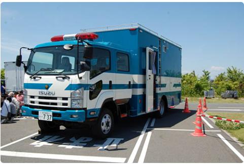 日本隐藏式警车,日本警察用的是什么警车