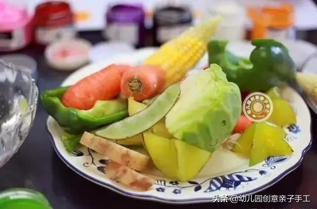 幼儿创意美术花瓣拓印,如何创作一幅优秀的蔬果拓印画