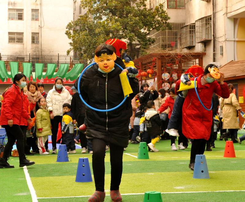 幼儿园庆元旦迎新活动兔年,幼儿园庆元旦迎新年活动预告模板