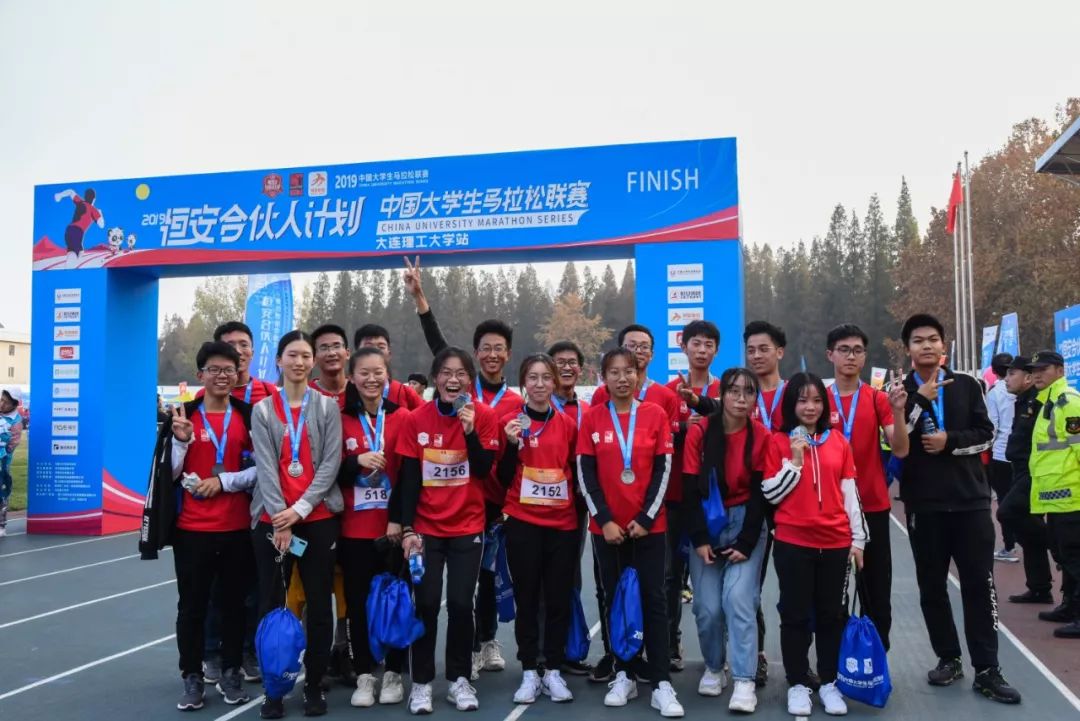 马拉松燃情开跑,2023半程马拉松鸣枪开跑