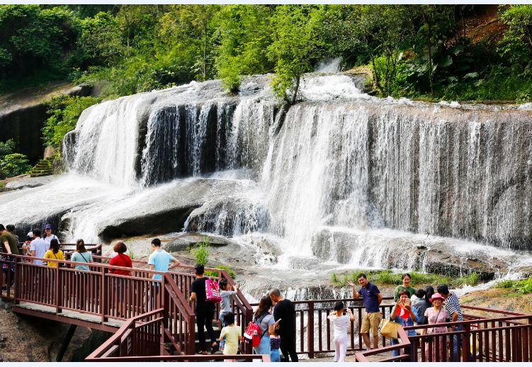 羞羞的铁拳泳池取景,潮州绿岛山庄景区