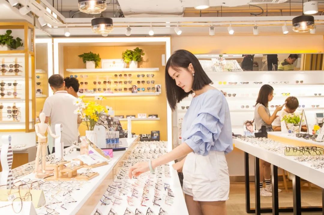 288切边太阳镜免费送,300元镜框免费送镜片5折